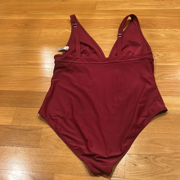 Old navy women’s one piece swimsuit size xlarge. - Picture 4 of 8